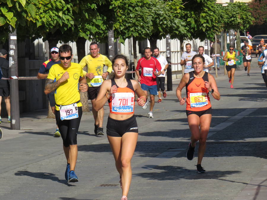 León celebra la carrera 10 kilómetros León, capital española de la gastronomía.