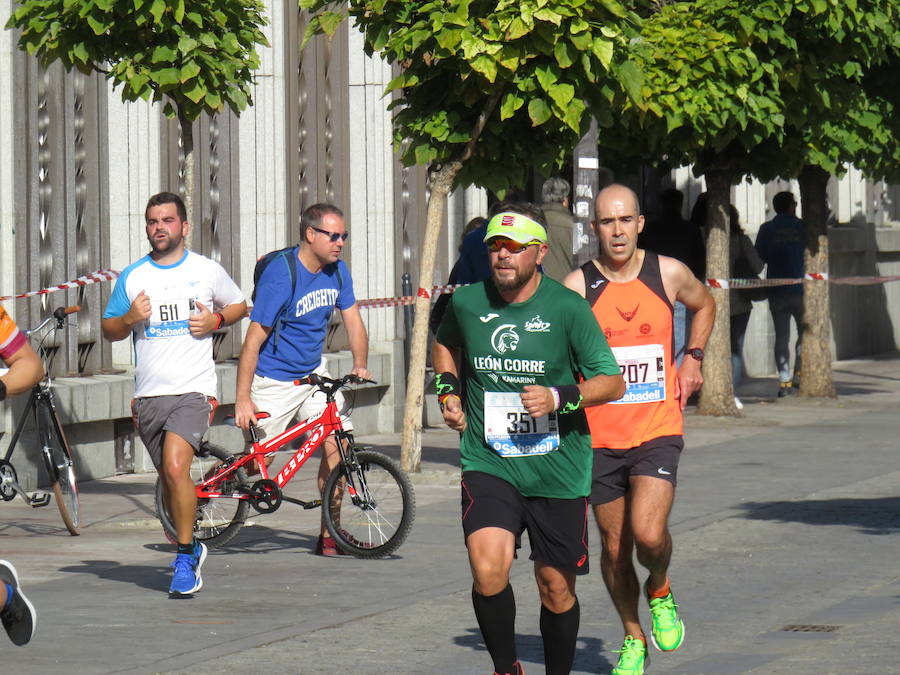 León celebra la carrera 10 kilómetros León, capital española de la gastronomía.