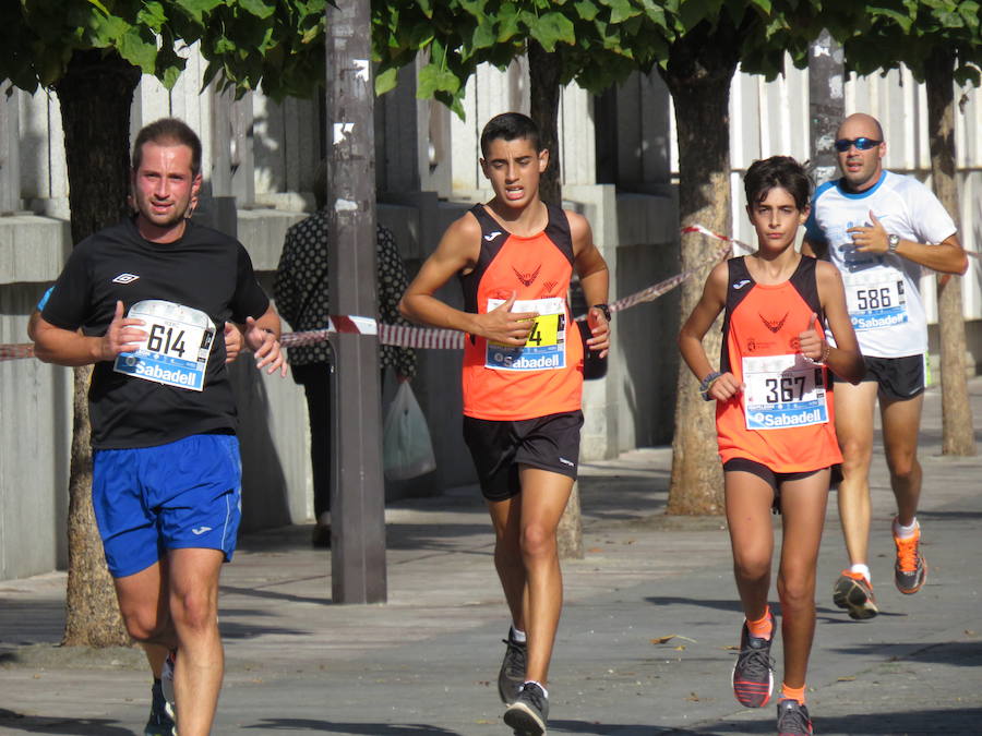 León celebra la carrera 10 kilómetros León, capital española de la gastronomía.