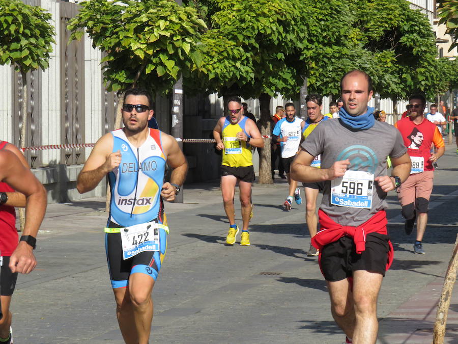 León celebra la carrera 10 kilómetros León, capital española de la gastronomía.