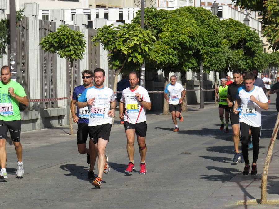 León celebra la carrera 10 kilómetros León, capital española de la gastronomía.