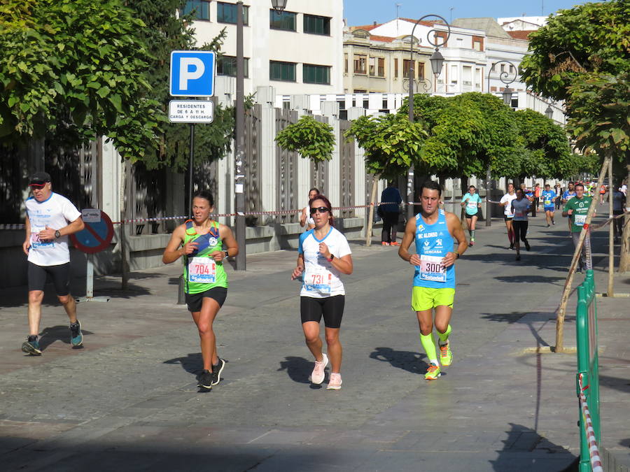 León celebra la carrera 10 kilómetros León, capital española de la gastronomía.