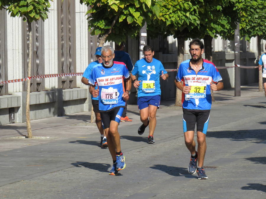 León celebra la carrera 10 kilómetros León, capital española de la gastronomía.