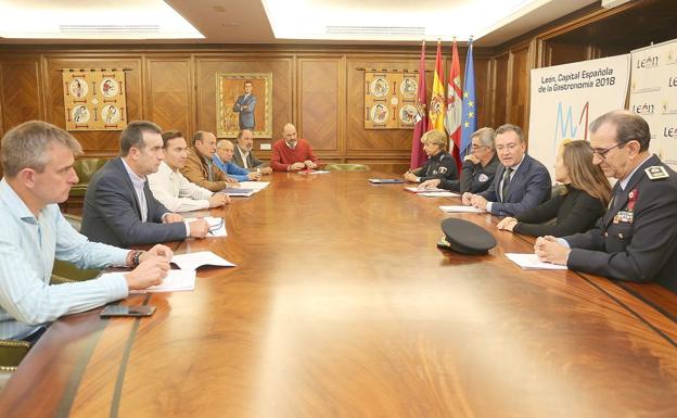 Un instante de la reunión mantenida este jueves en el Ayuntamiento de León.