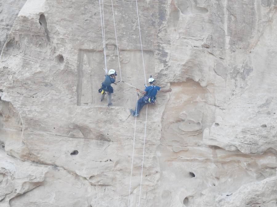 Un leonés viaja a Jordania con el grupo de escalada que ha dado apoyo a la profesora Rocio da Riva para acceder a un sello a más de 100 metros de altura con la imagen de este rey Neobabilónico