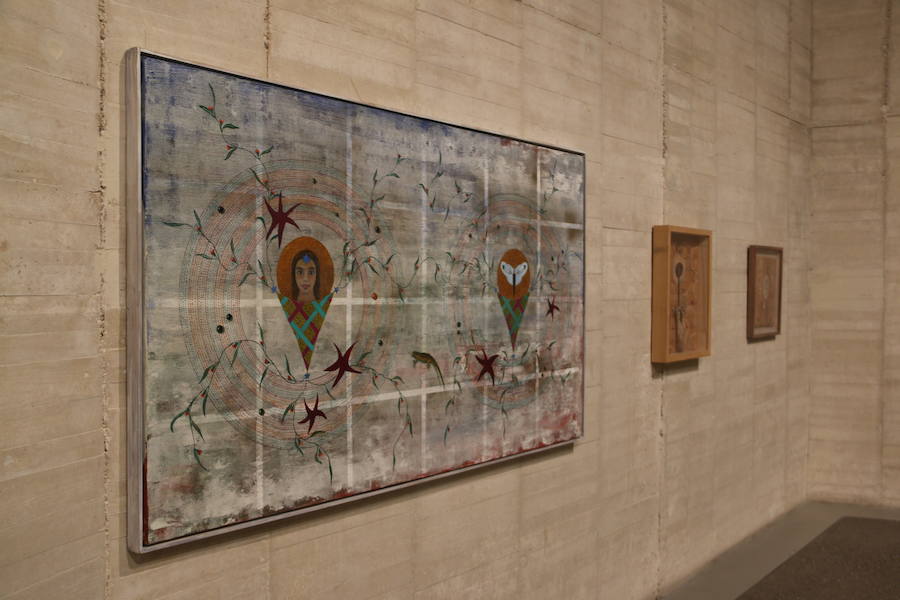 La consejera de Cultura y Turismo, María Josefa García Cirac, ha presentado los nuevos proyectos expositivos previstos para las próximas semanas en el Museo de Arte Contemporáneo de Castilla y León, que se abrirán al público a partir de este sábado: una gran muestra que recorre la producción de la pintora Teresa Gancedo desde los años setenta del siglo pasado hasta el presente; una exposición del estudio Recetas Urbanas y su fundador, el arquitecto Santiago Cirugeda, y el proyecto 'LECA. Laboratorio de Experimentación y Creación Artística', del artista Genzo P.