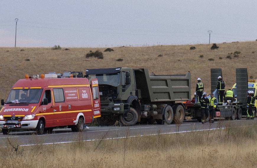 Una niña, cuya edad no ha sido facilitada, ha fallecido a primera hora de esta mañana como consecuencia de un choque entre un turismo y un camión del Ejército registrado en Salamanca