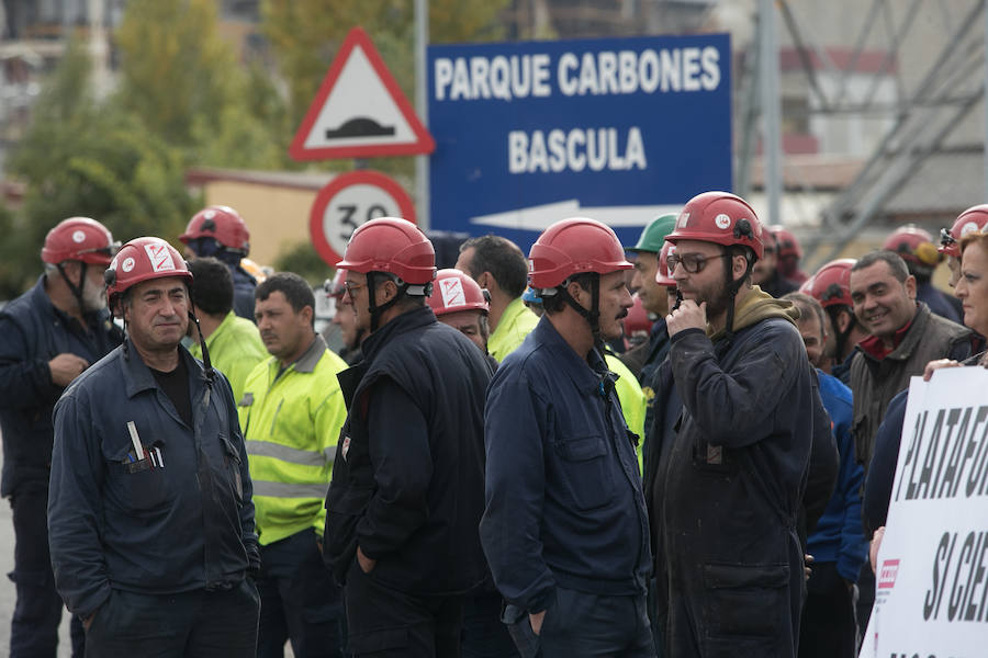 Fotos: Concentración de trabajadores de la subcontrata de Compostilla II en Cubillos del Sil