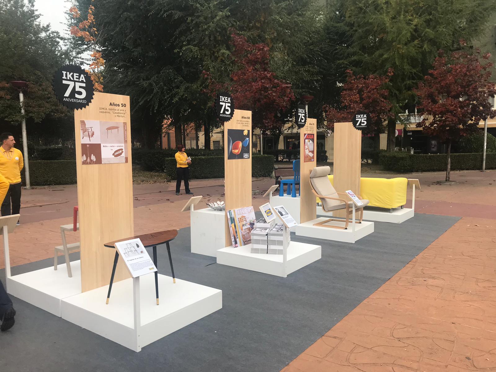 La famosa cadena sueca, que recientemente inauguró un punto de distribución en León, convierte las inmediaciones del parque de San Francisco de la capital en un escaparate de su muestrario