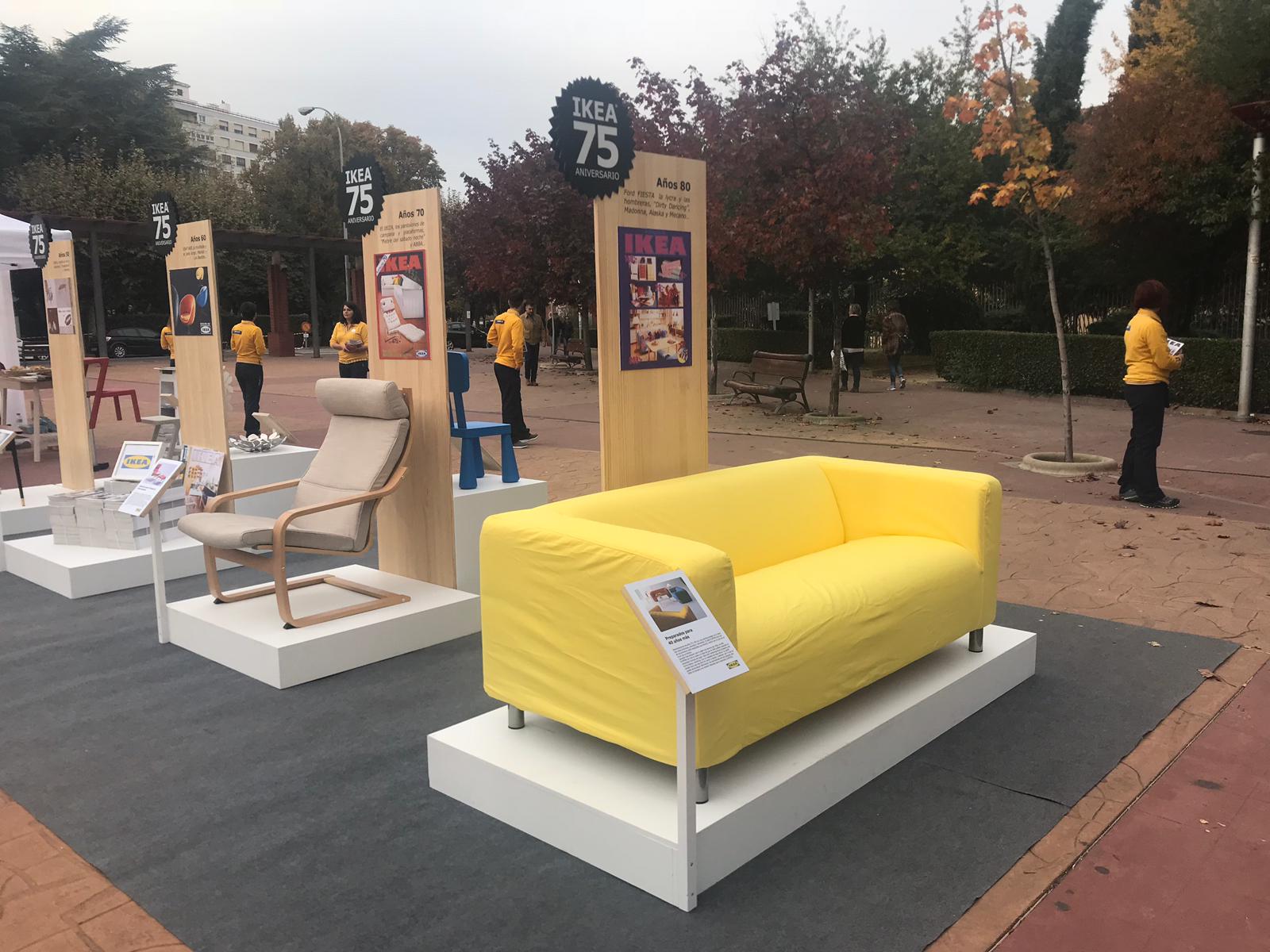 La famosa cadena sueca, que recientemente inauguró un punto de distribución en León, convierte las inmediaciones del parque de San Francisco de la capital en un escaparate de su muestrario