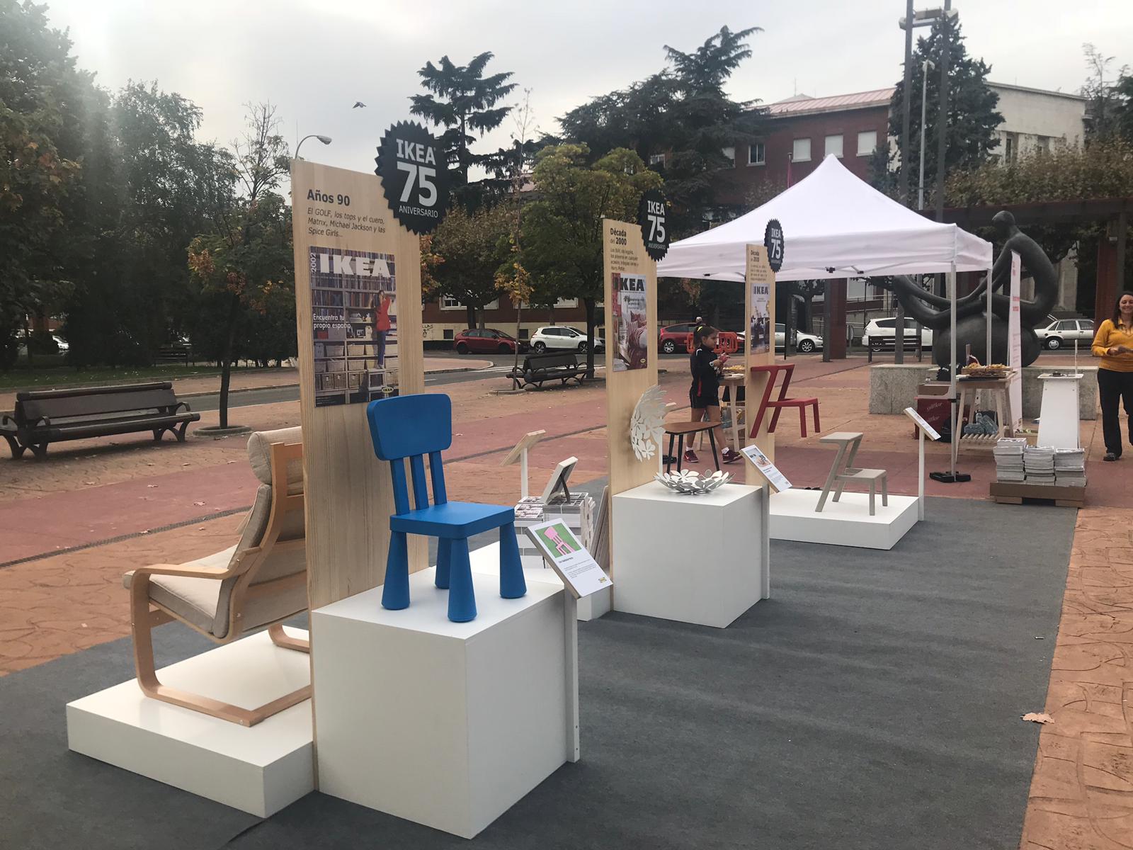 La famosa cadena sueca, que recientemente inauguró un punto de distribución en León, convierte las inmediaciones del parque de San Francisco de la capital en un escaparate de su muestrario