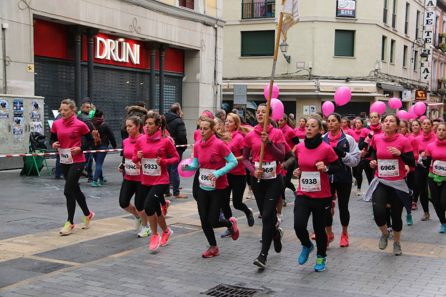 Fotos: Búscate en la Carrera de la Mujer 2018 de León (I)