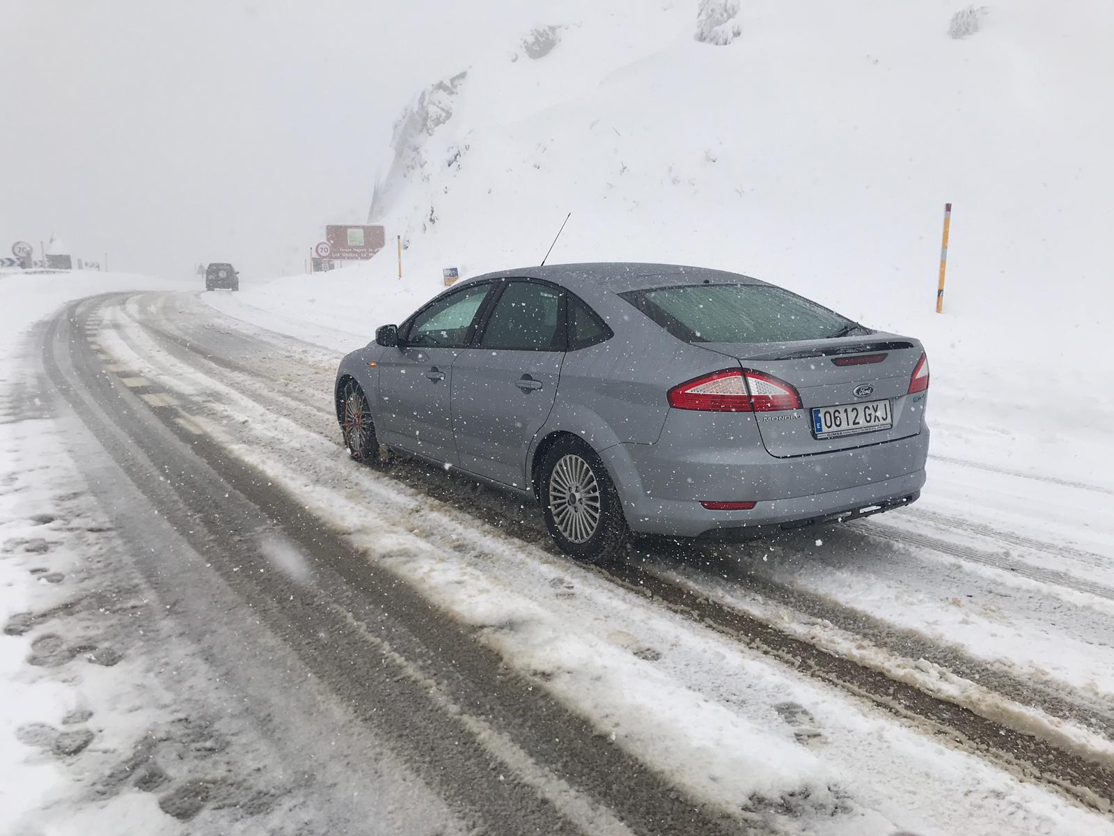 La nieve provoca numerosos problemas en las carreteras de la provincia de León