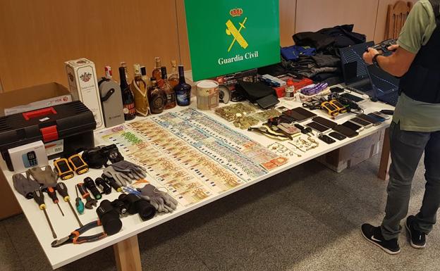 Materiarl interceptado por la Guardia Civil.