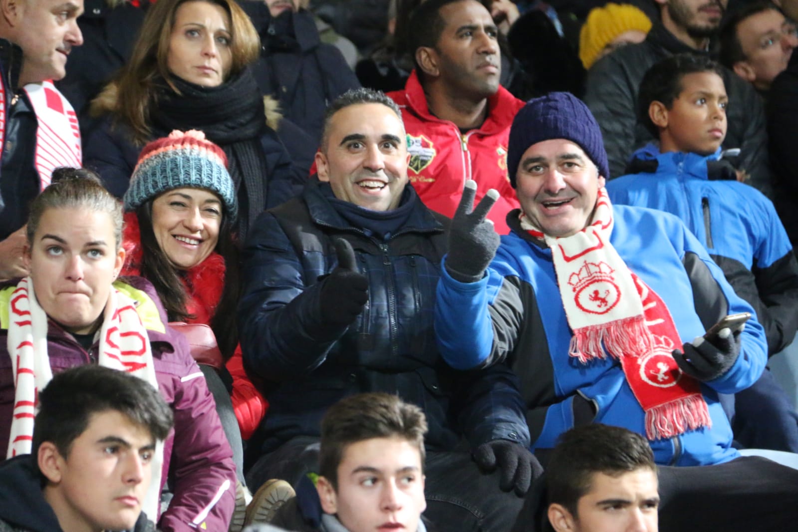 La grada del Reino de León arropó a la Cultural y Deportiva Leonesa en un gran partido ante el FC Barcelona