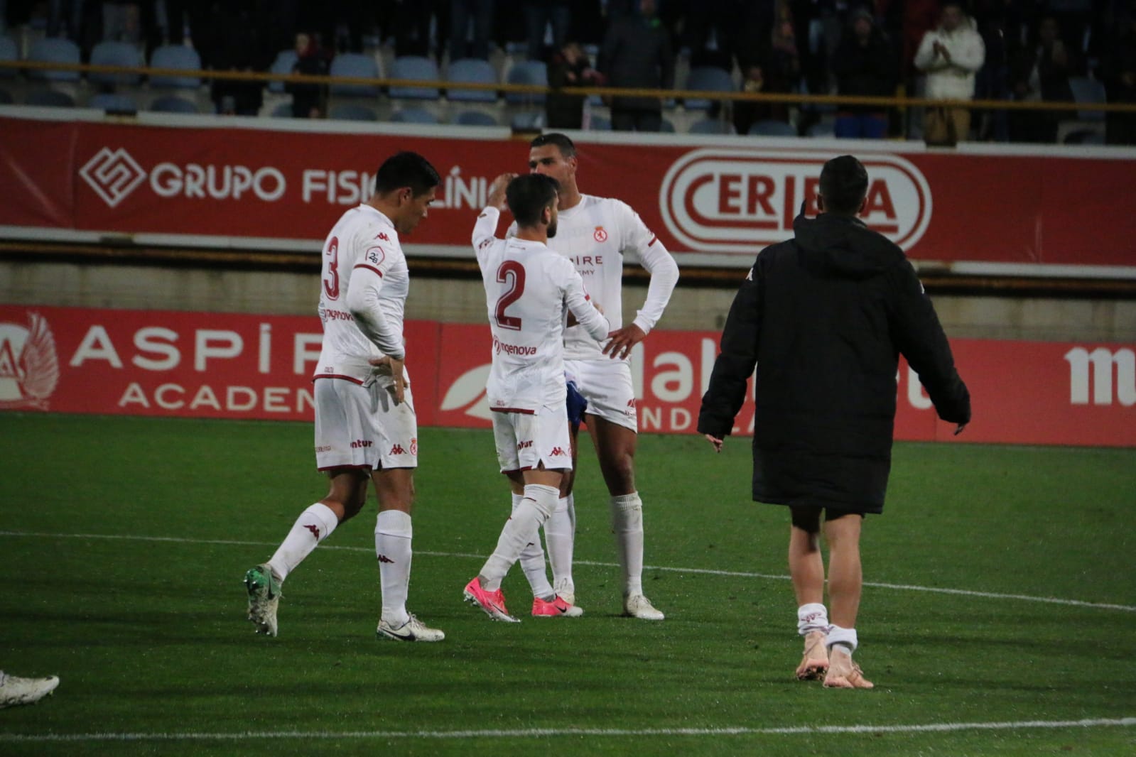 La grada del Reino de León arropó a la Cultural y Deportiva Leonesa en un gran partido ante el FC Barcelona