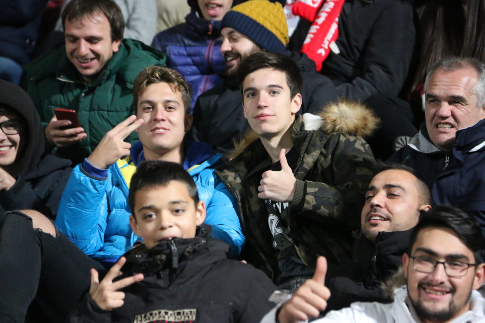 La grada del Reino de León arropó a la Cultural y Deportiva Leonesa en un gran partido ante el FC Barcelona