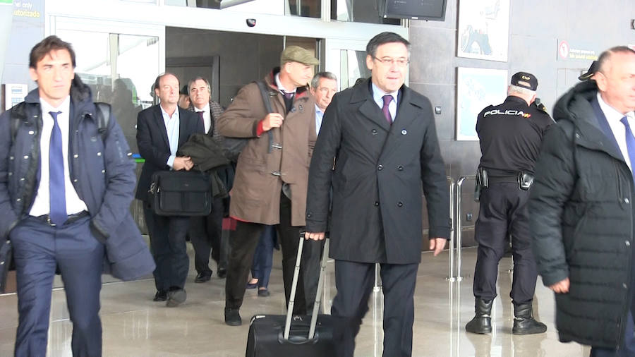 Expectación en el Aeropuerto de León para recibir al conjunto blaugrana en la capital | El equipo de Valverde empleará la jornada para descanso y paseo hasta la hora del partido