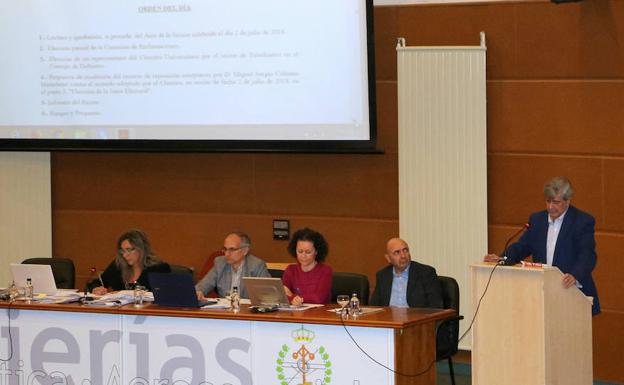 Intervención del rector durante la celebración del Claustro Universitario. 