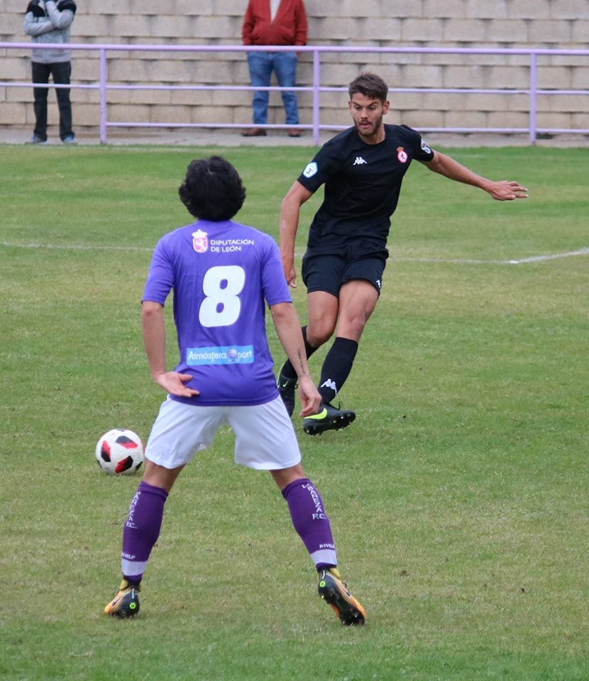 Un gol de La Bañeza arruina la ilusión del Júpiter de puntuar en La Llanera