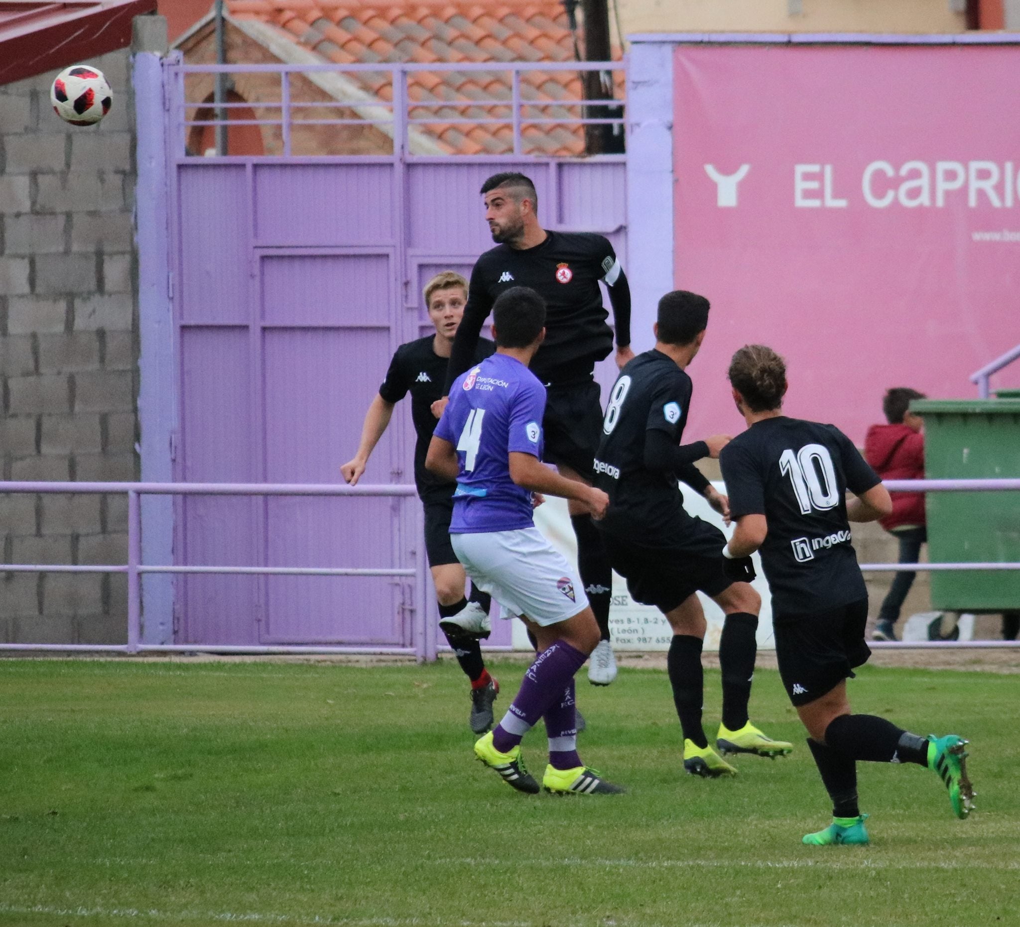 Un gol de La Bañeza arruina la ilusión del Júpiter de puntuar en La Llanera