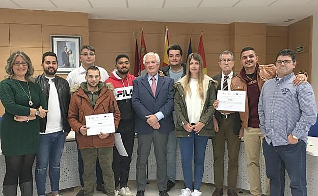 Imagen de la entrega de diplomas en Onzonilla.