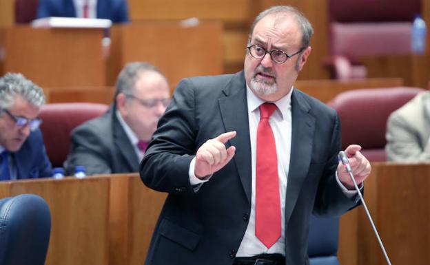 Fernando Rey, consejero de Educación.