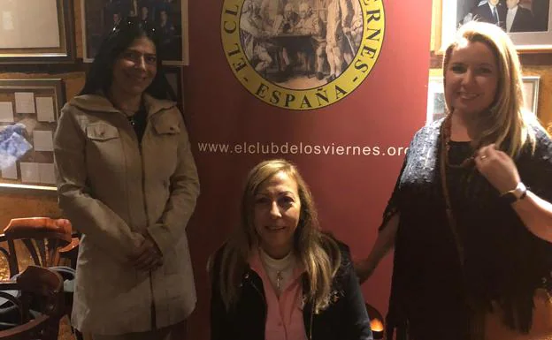 La venezolana Ana Mercedes Díaz expone las «manipulaciones desde el poder» al Club de los Viernes de León