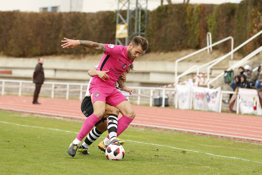 Fotos: Las imágenes de la derrota de la Ponferradina ante Unionistas