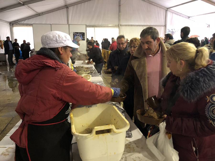 Fotos: Vegacervera celebra su XXVIII Feria de la Cecina de Chivo