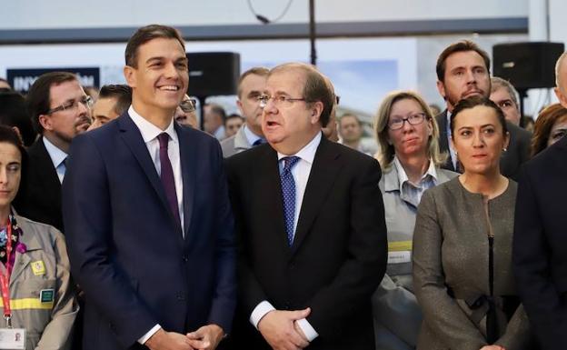 Imagen de archivo de la visita de Pedro Sánchez y Juan Vicente Herrera a la Renault.