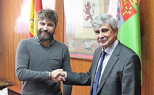 AJE y la ULE suscriben un convenio para impulsar proyectos de colaboración