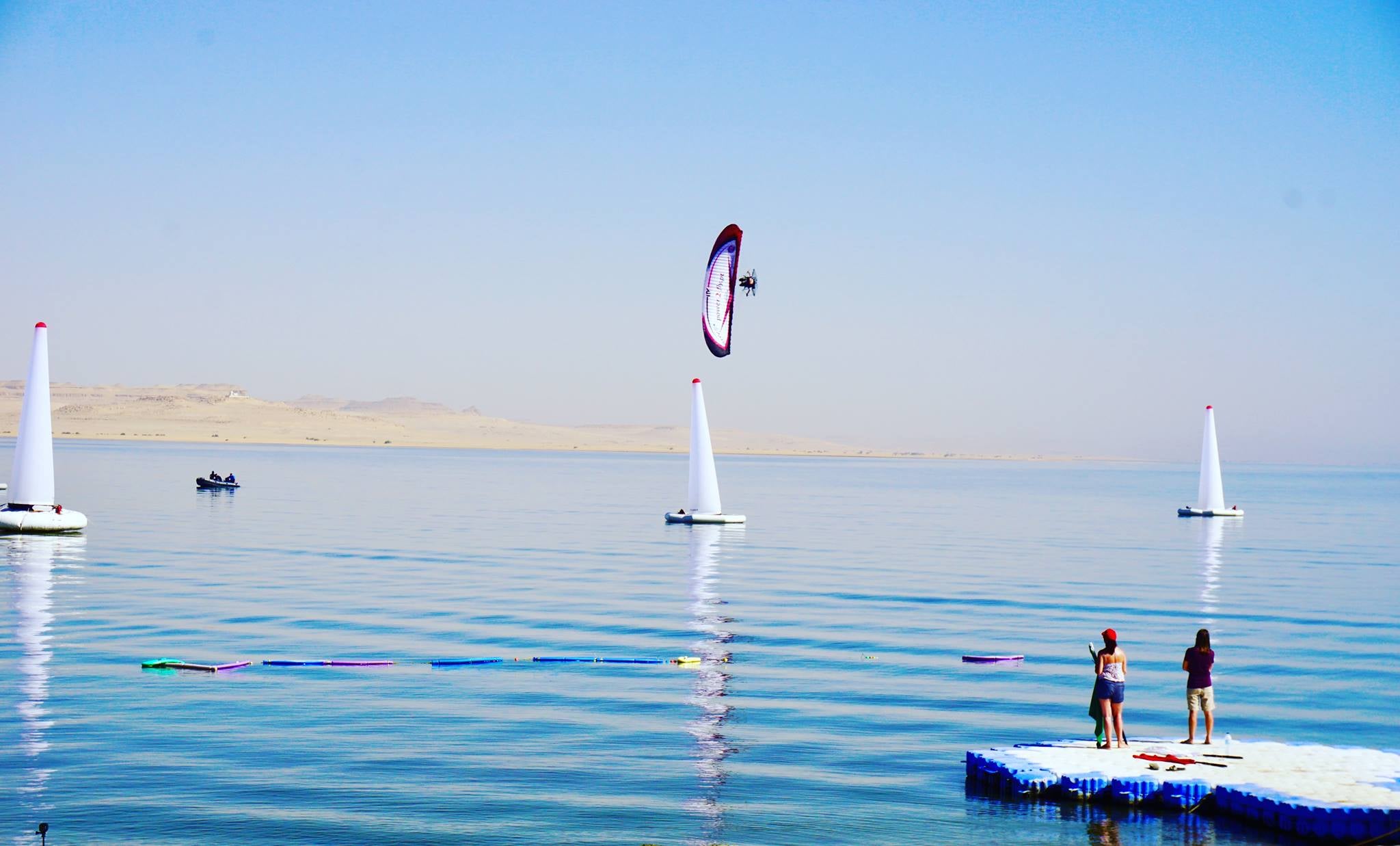 Víctor Rodríguez, que ha finalizado en el 'top 10' en el Campeonato Mundial de Slalom en paramotor, tuvo tiempo para vislumbrar ha vista de pájaros sobre el lugar donde descansa el faraón Keops