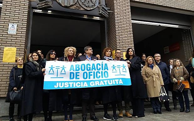 Protesta de los letrados en la capital berciana. 