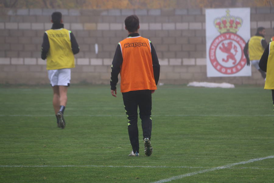 Fotos: Entrenamiento de la Cultural para preparar el derbi en Ponferrada