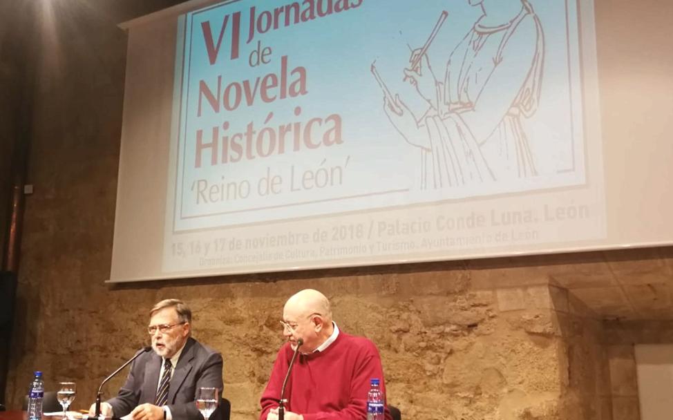 Los escritores José Calvo Poyato y Juan Eslava Galán 