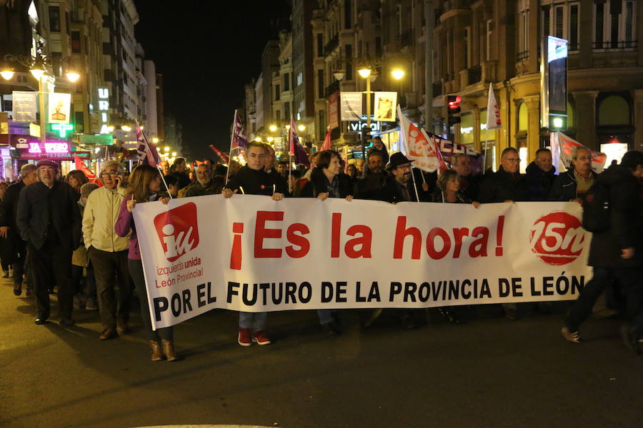 Fotos: Manifestación del 15-N por las calles de León