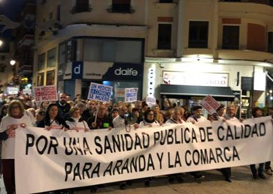 Imagen secundaria 1 - Manifestación en Aranda de Duero por una sanidad pública de calidad. 