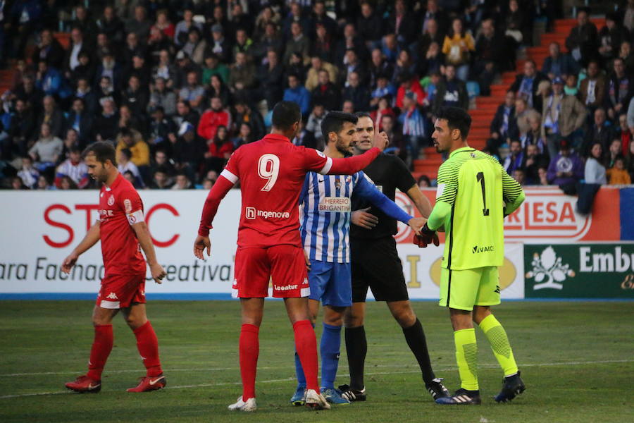 Fotos: Ambiente en las gradas de El Toralín