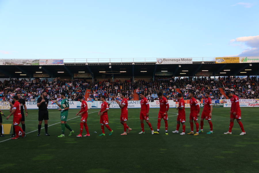 Fotos: Imágenes de la Orimera parte del derbi Ponferradina-Cultura I