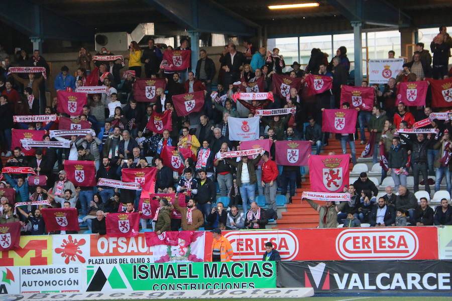 Fotos: Imágenes de la Orimera parte del derbi Ponferradina-Cultura I