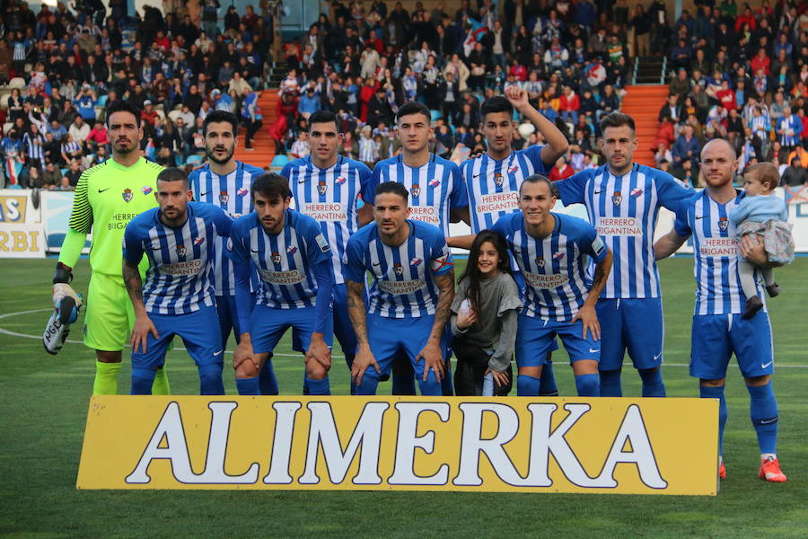 Fotos: Imágenes de la Orimera parte del derbi Ponferradina-Cultura I