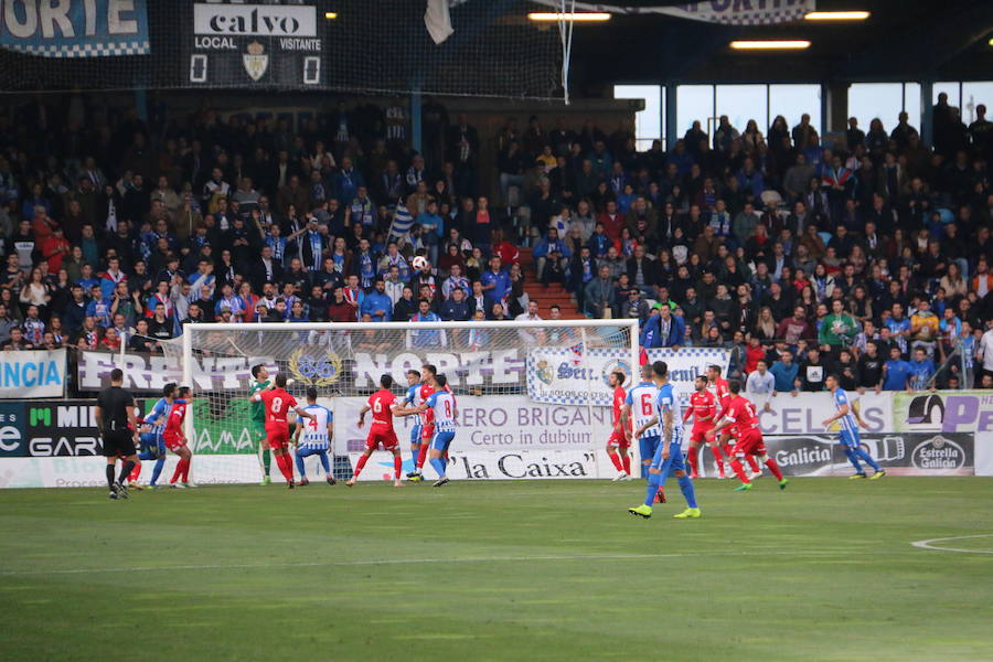 Fotos: Imágenes de la Orimera parte del derbi Ponferradina-Cultura I