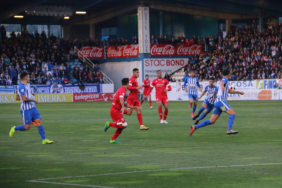 Fotos: Imágenes de la Orimera parte del derbi Ponferradina-Cultura I