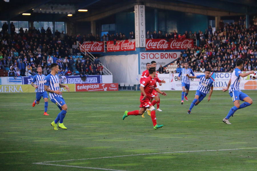 Fotos: Imágenes de la Orimera parte del derbi Ponferradina-Cultura I