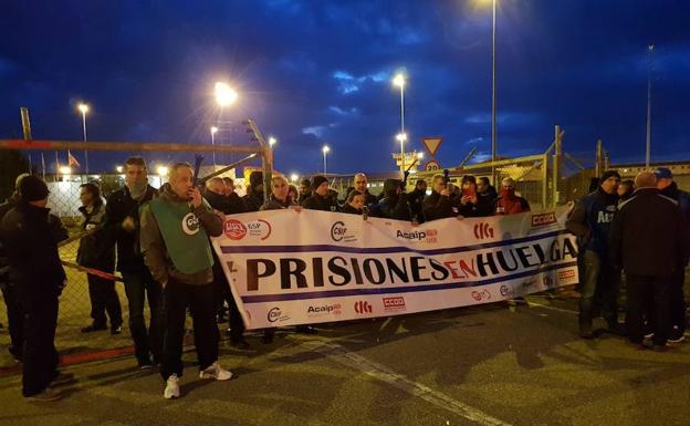 La huelga de prisiones en Villahierro mantiene el jaque al Gobierno en su segunda jornada 