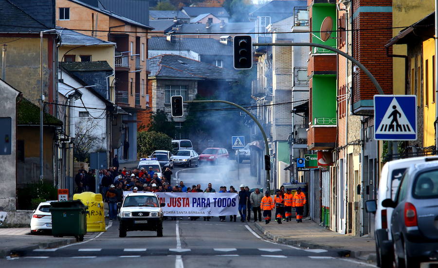 Fotos: La marcha minera de Toreno pone rumbo a Oviedo