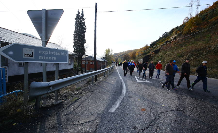 Fotos: La marcha minera de Toreno pone rumbo a Oviedo