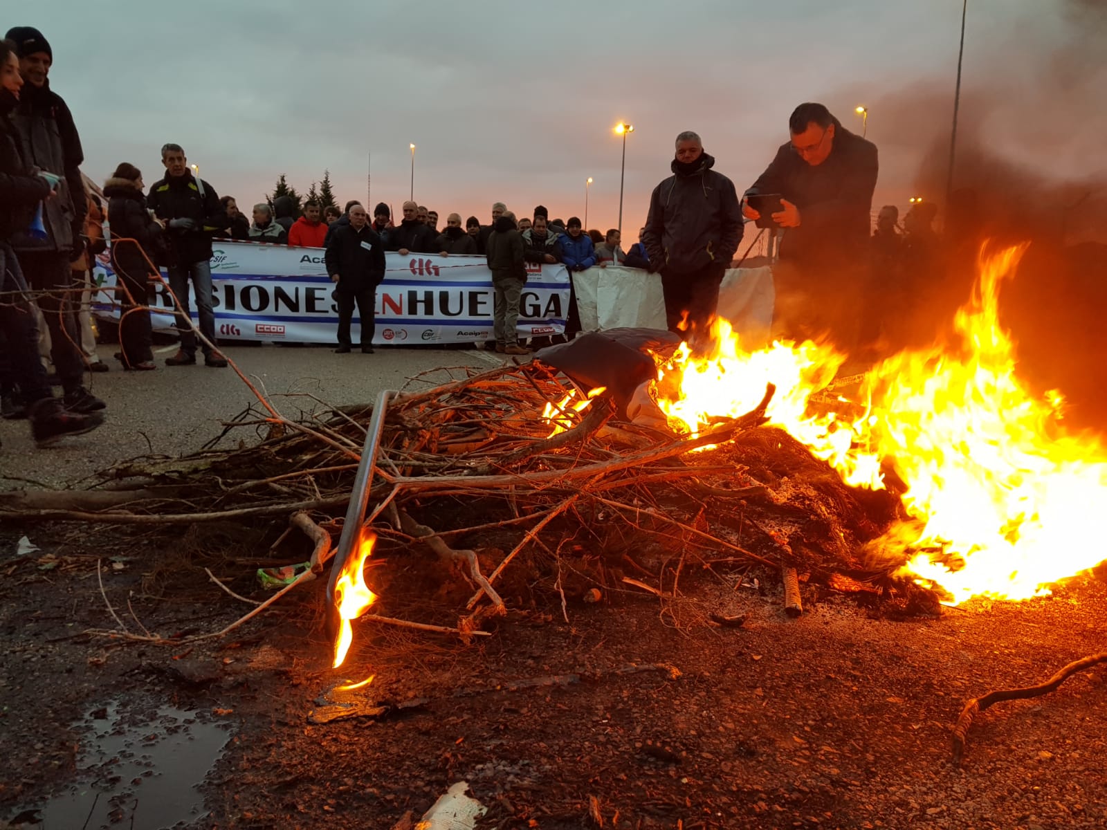 Los funcionarios de la cárcel de León endurecen su protesta y no permiten relevos ni diligencias