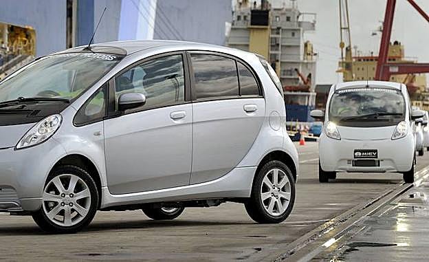 Varios coches eléctricos. 